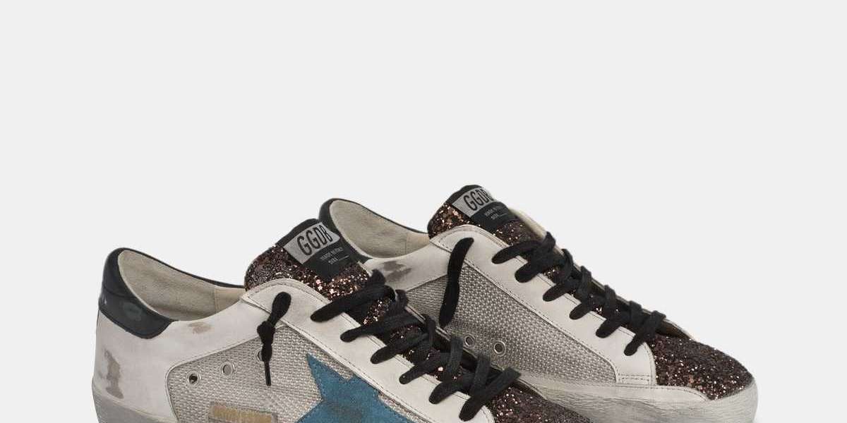 Golden Goose Sneakers Outlet pieces for an