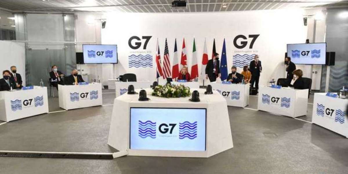 China's Xi and Russia's Putin dominate the G7