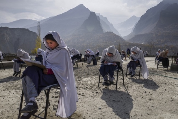 ‘PAKISTAN – Where the Mountains Cry’ is the retrospective of the photographic oeuvre of Sarah Caron, dedicated to the women and men of Pakistan … The book was published by EDITION LAMMERHUBER, and the exhibition is on display at the open-air Festival La Gacilly-Baden Photo - News - GoSee