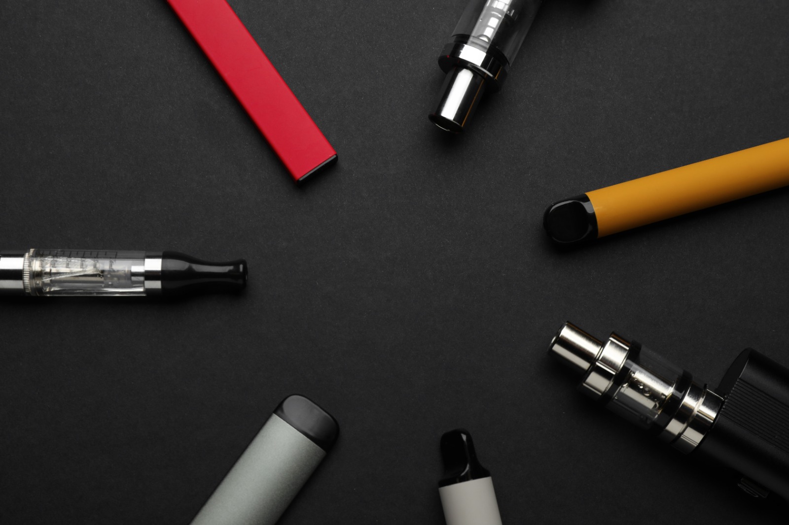 Vape Kits vs Disposable Vapes: Which One is Right for You?