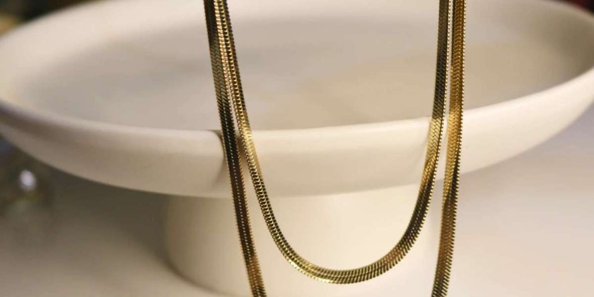 Sleek Sophistication: The Allure of the Long Snake Chain