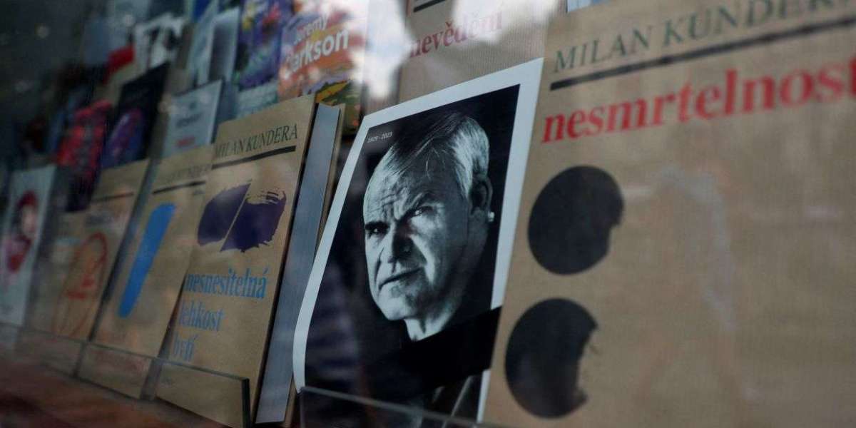Exploring Memory with Kundera: Valiakhmetov Tackles the 'Osmichki