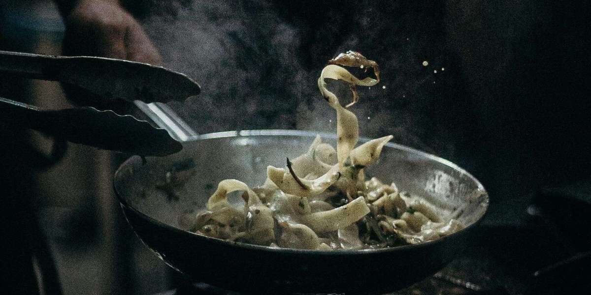 Why Carbon Steel Woks Are Better Than Non-Stick for High-Heat Cooking