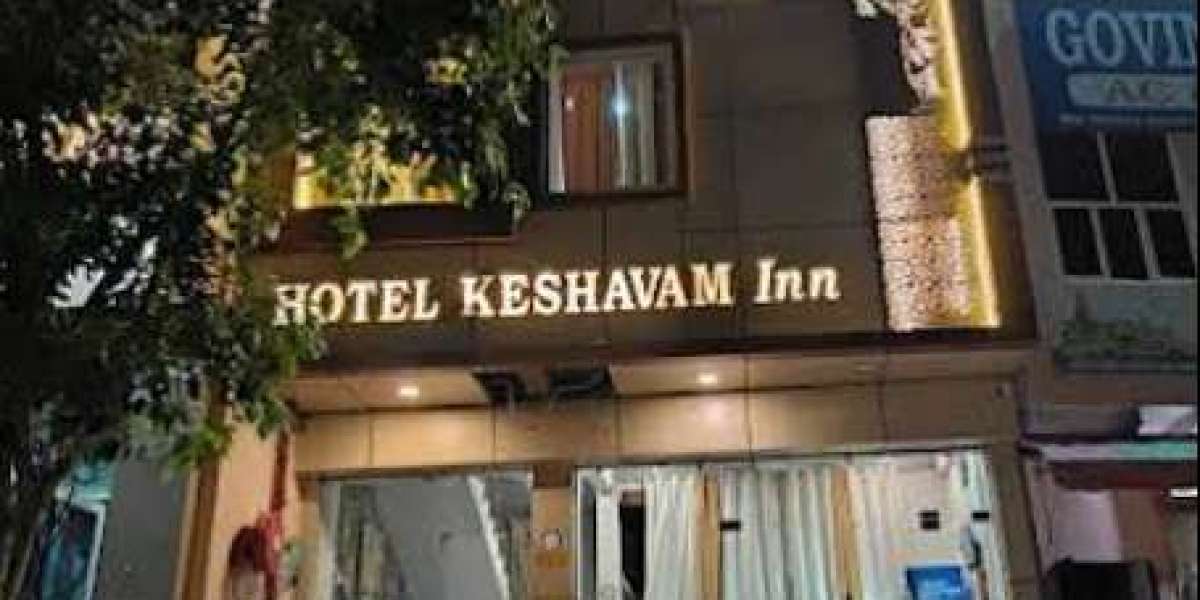 Hotels in Mathura near Dampier Nagar for city access