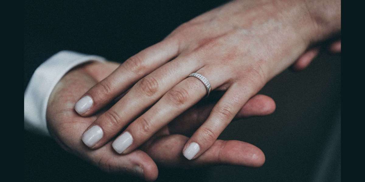 The Timeless Appeal of Platinum Rings for Women and Men