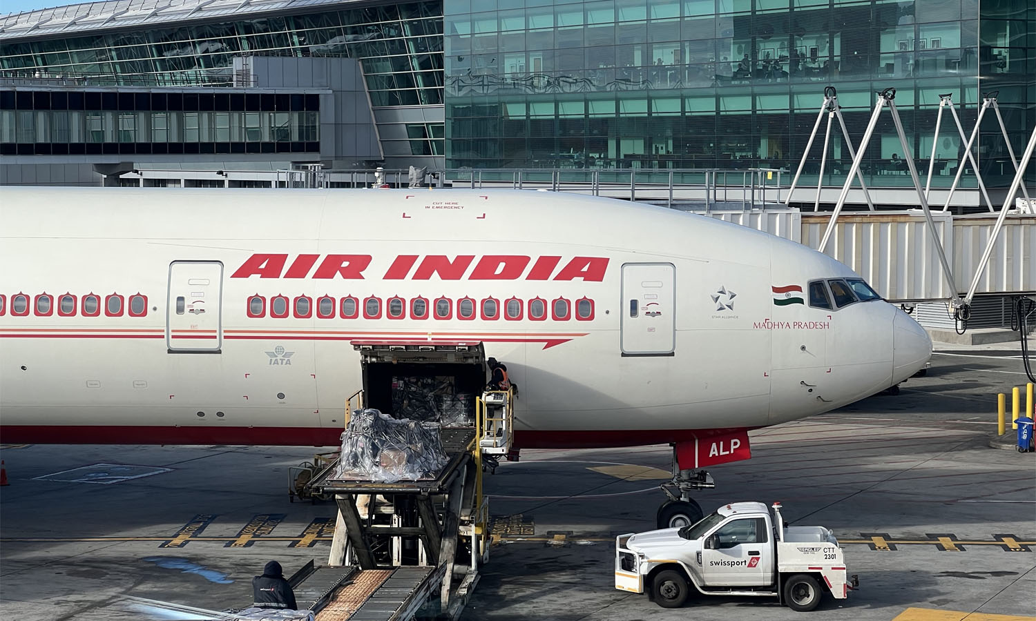 Global air cargo demand growth slows as peak season kicks off